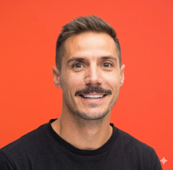 Picture of Andrew Hollis